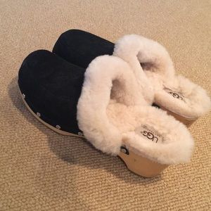 vintage UGG clogs / mules / slippers
